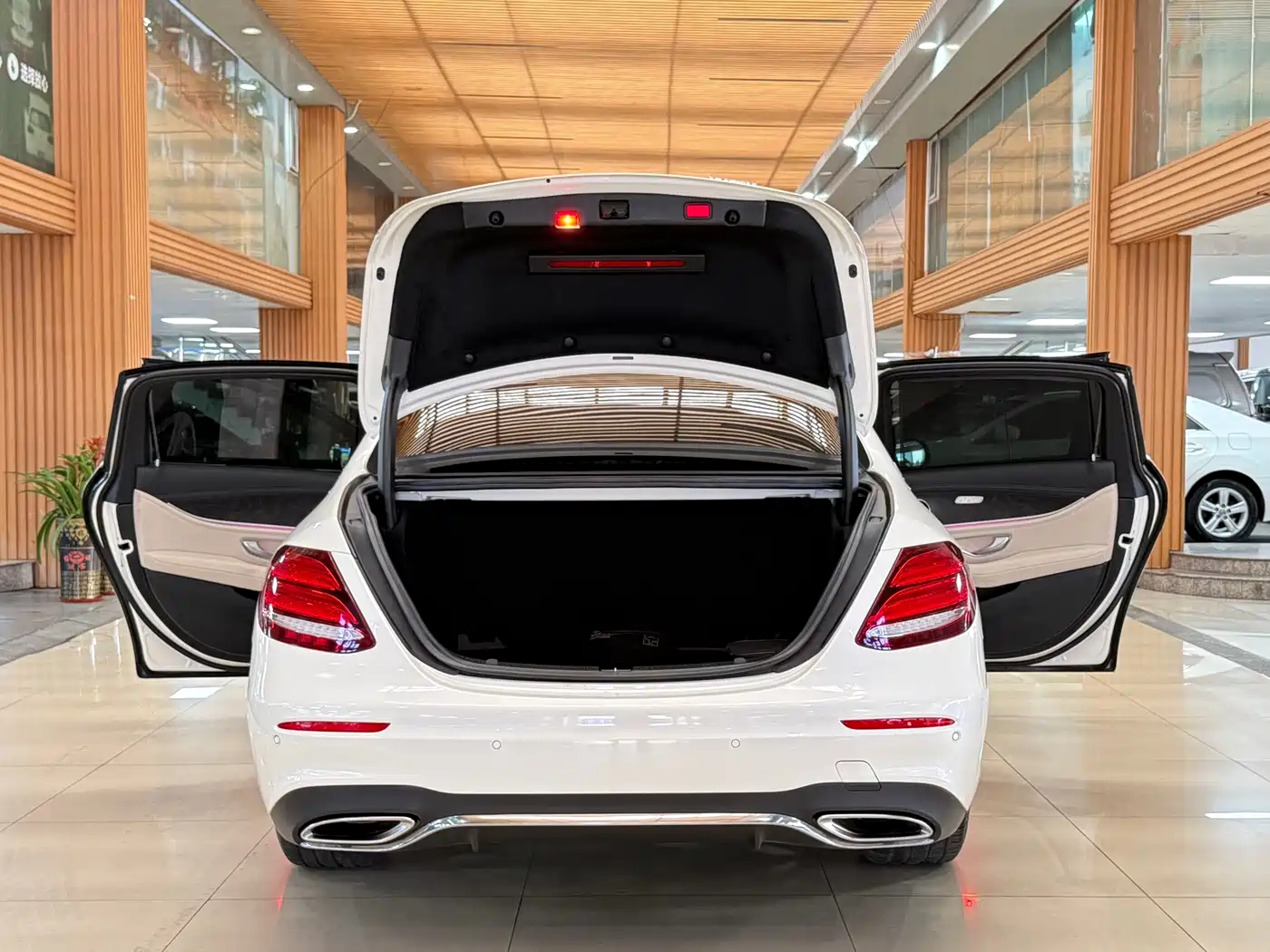 Mercedes-Benz E-Class 2016 E 300 L Sport Luxury фото 14