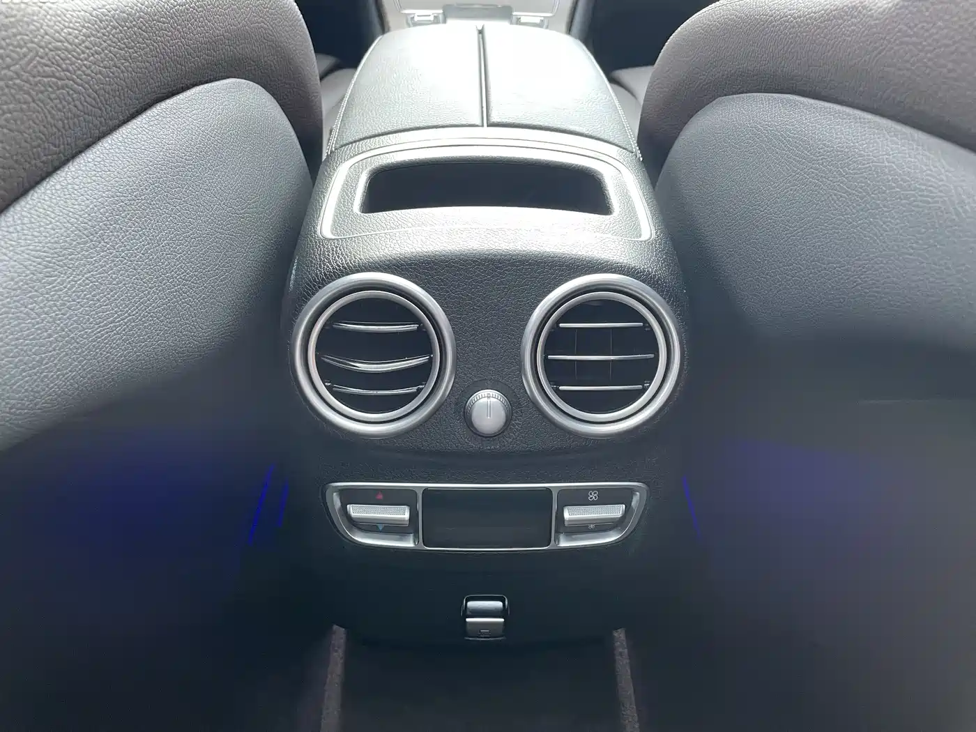 Mercedes-Benz GLC 2022 Facelift GLC 300 L 4MATIC Dynamic Collector's Edition фото 15