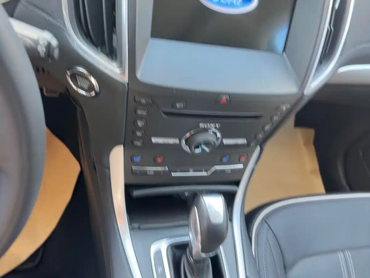 Фото 8 - Ford Edge