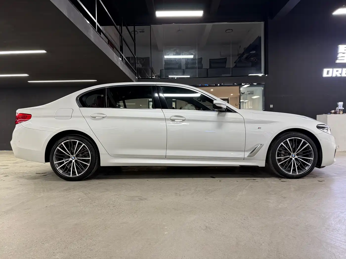 BMW 5 Series 2020 530Li Leading M Sport Package фото 10