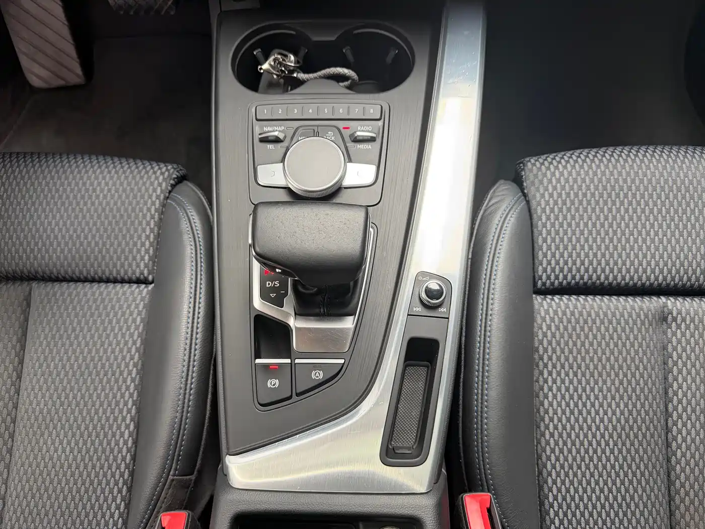 Audi A4L 2018 30th Anniversary 40 TFSI Sport фото 9