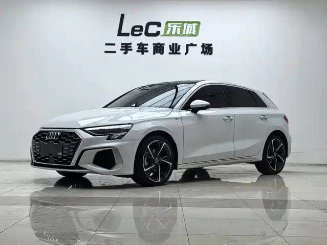 Audi A3 Sportback 35 TFSI, Стиль Спорт