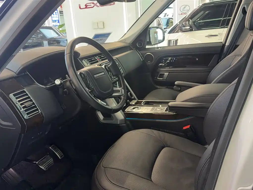 Land Rover Range Rover 2021 3.0 L6 Heritage Extended Classic Edition фото 8