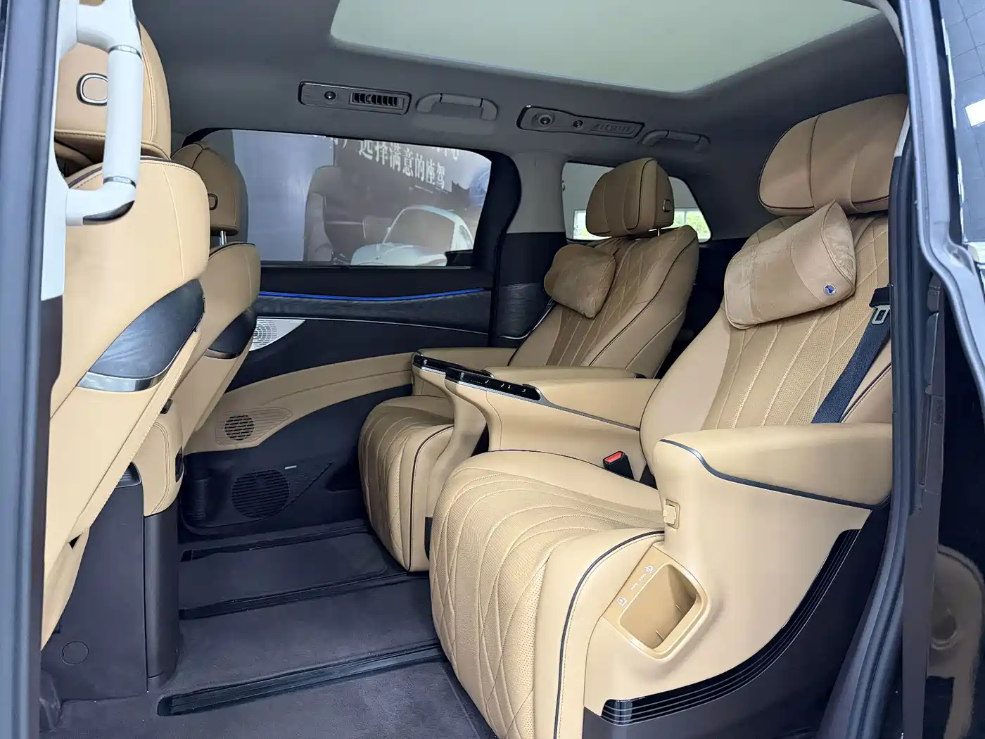 Denza D9 2025 2024 DM-i 980 AWD Premium