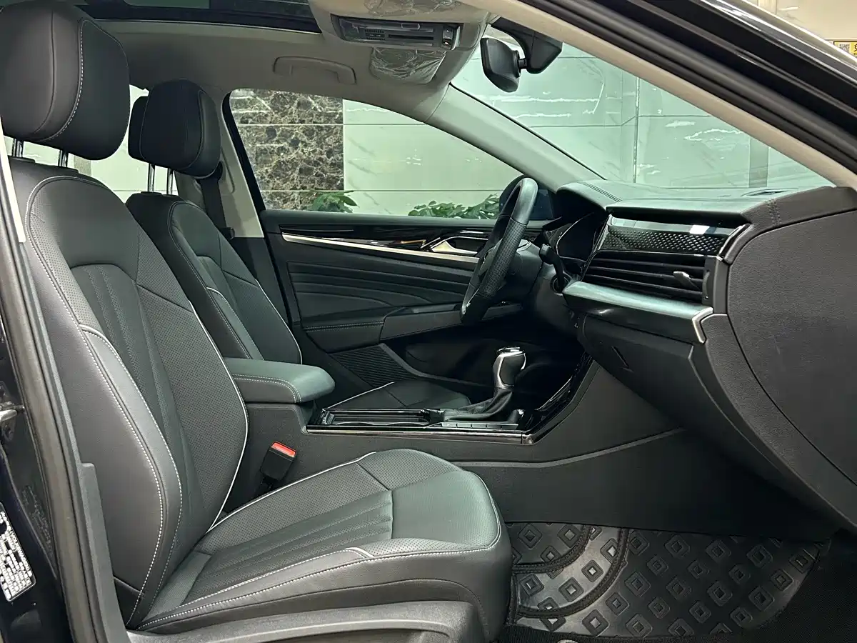 Volkswagen Passat 2024 330TSI Starlight Elite Edition фото 10