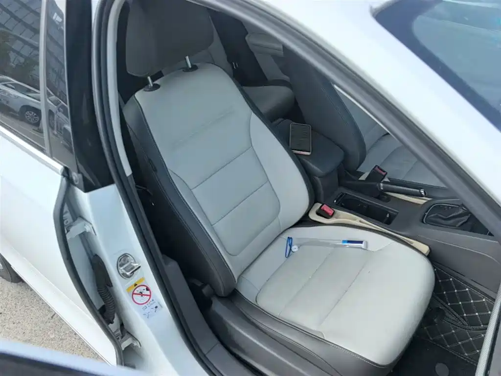 Volkswagen Sagitar 2015 1.6L Automatic Comfort фото 20