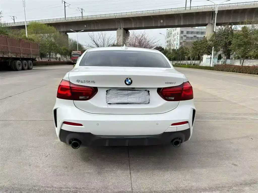 BMW 1 Series 2023 125i M Sport Shadow Edition фото 8