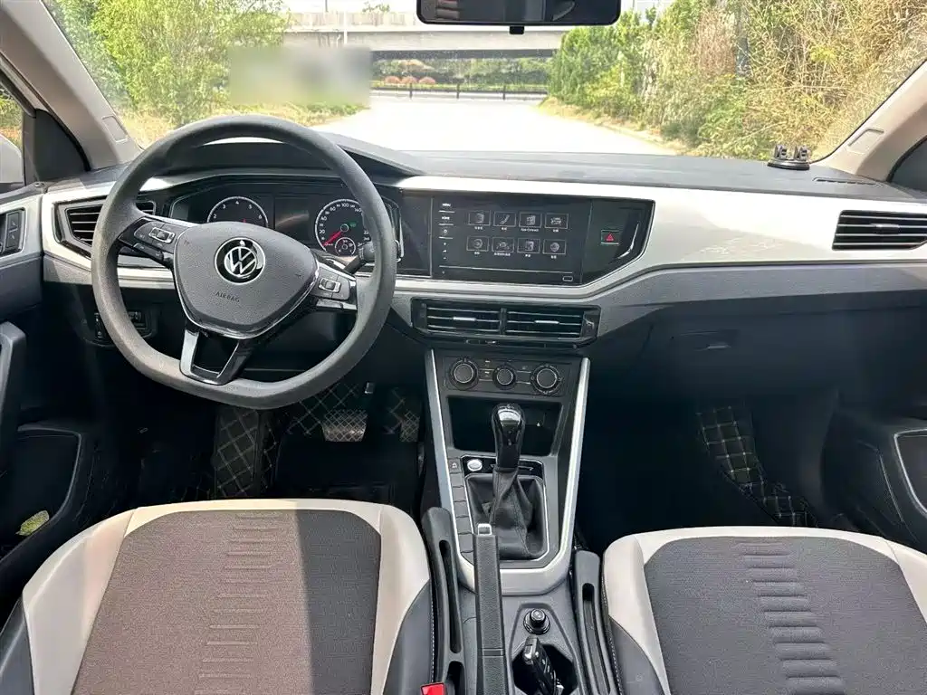 Volkswagen Polo 2021 Plus 1.5L Automatic Colorful Tech Edition фото 12