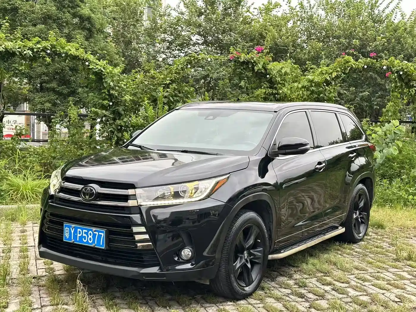 Photo 1 - Toyota Highlander