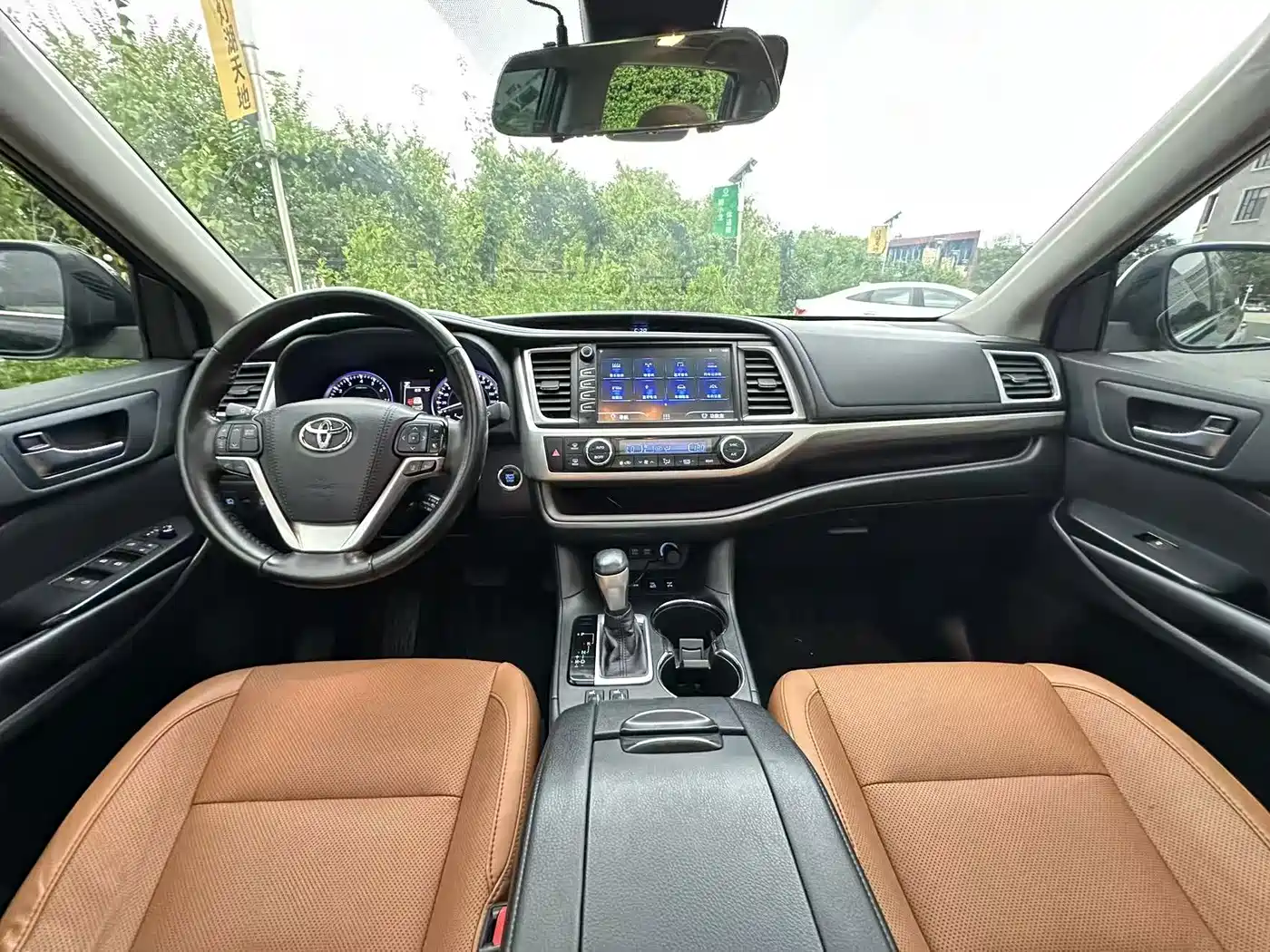 Photo 5 - Toyota Highlander