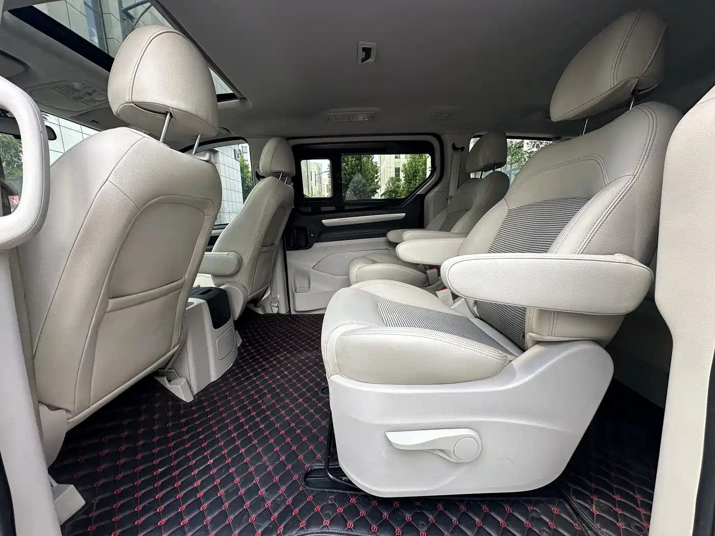 SAIC Maxus Maxus G10 2018 PLUS 1.9T Automatic Luxury Edition Diesel фото 16