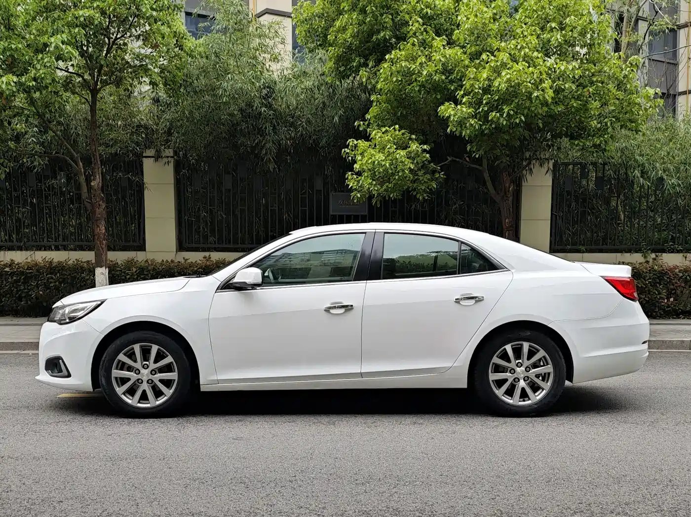 Chevrolet Malibu 2017 1.5T Automatic Luxury Edition фото 2
