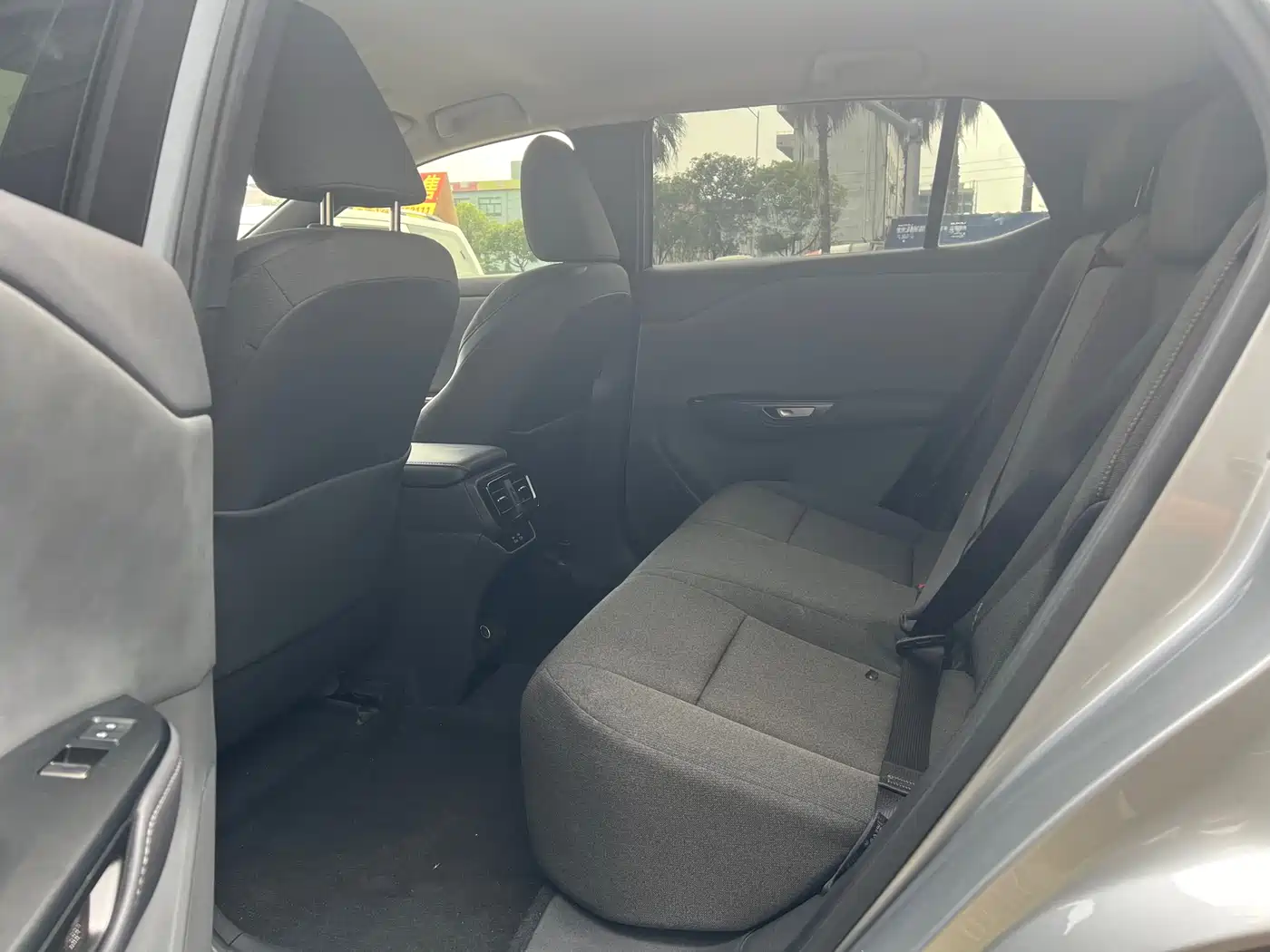 Lexus RZ 2023 450e 4WD Deluxe фото 6
