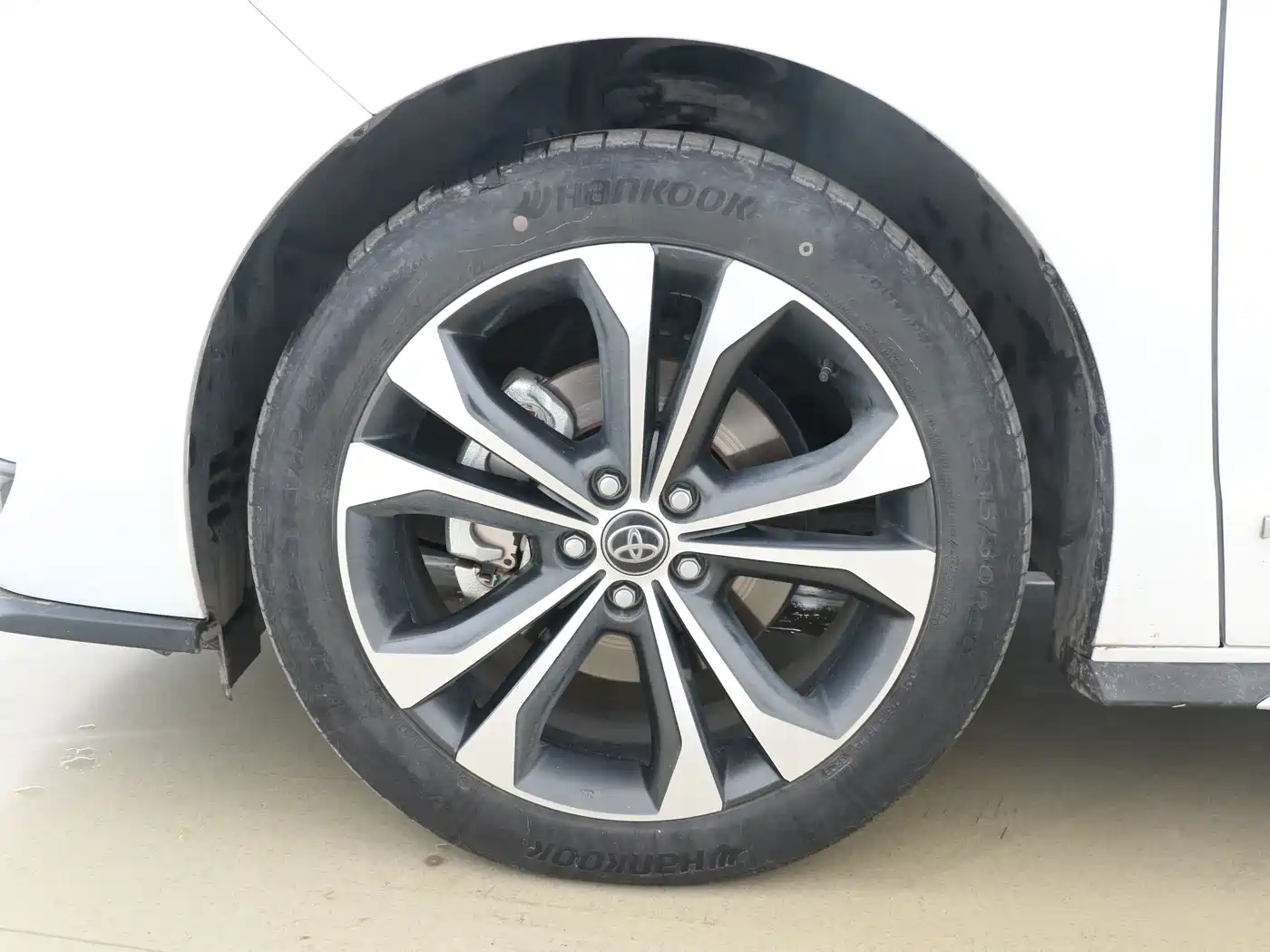Toyota Granvia 2023 2.5L Hybrid Prestige PLUS Edition фото 8