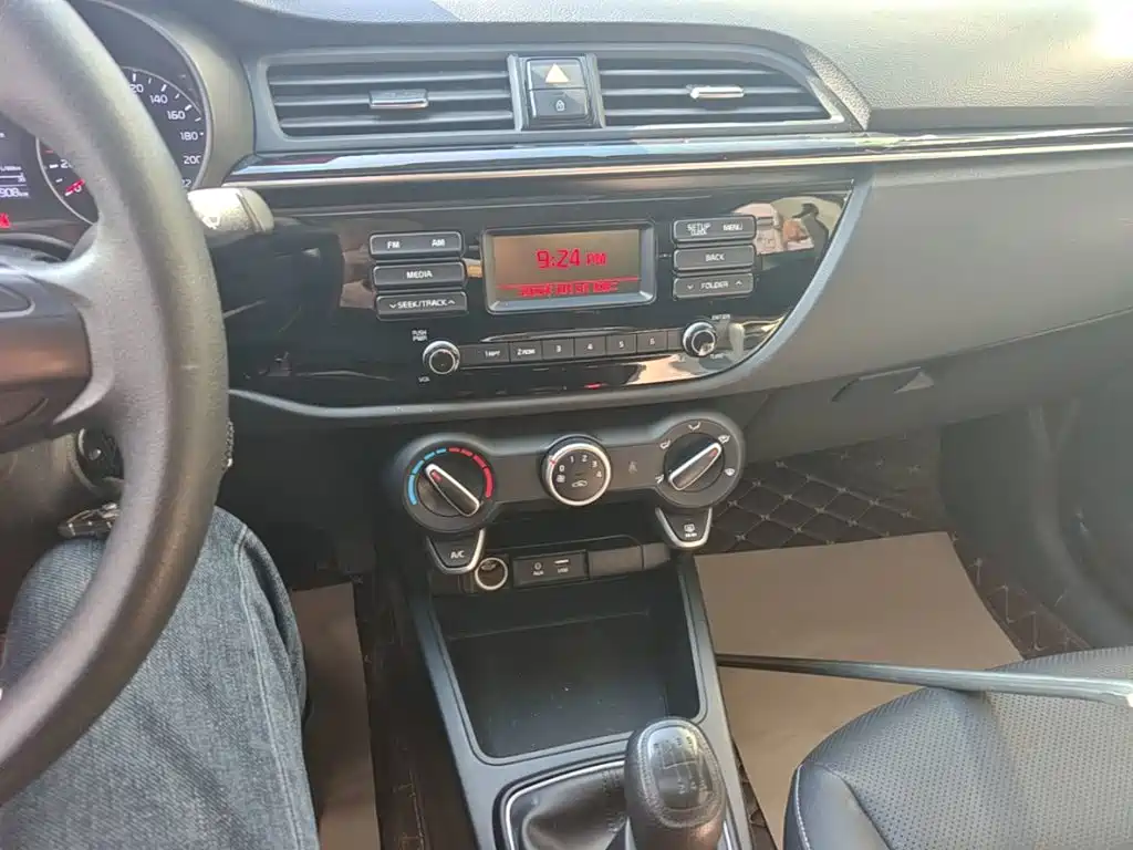 Photo 13 - Kia K2
