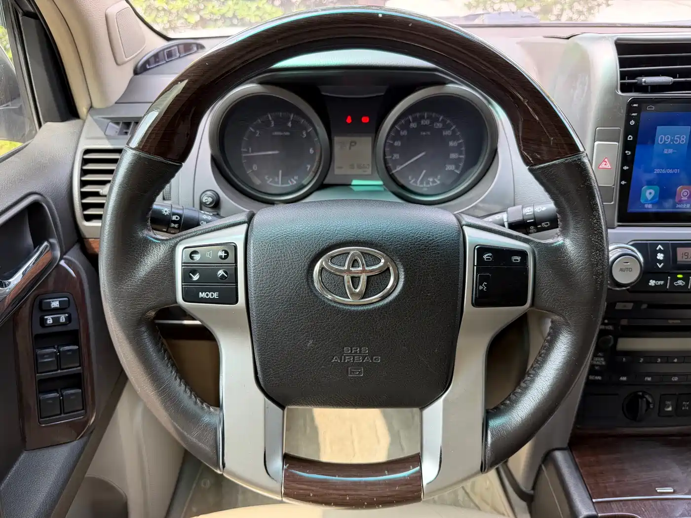 Toyota Prado 2010 4.0L Automatic TX фото 8