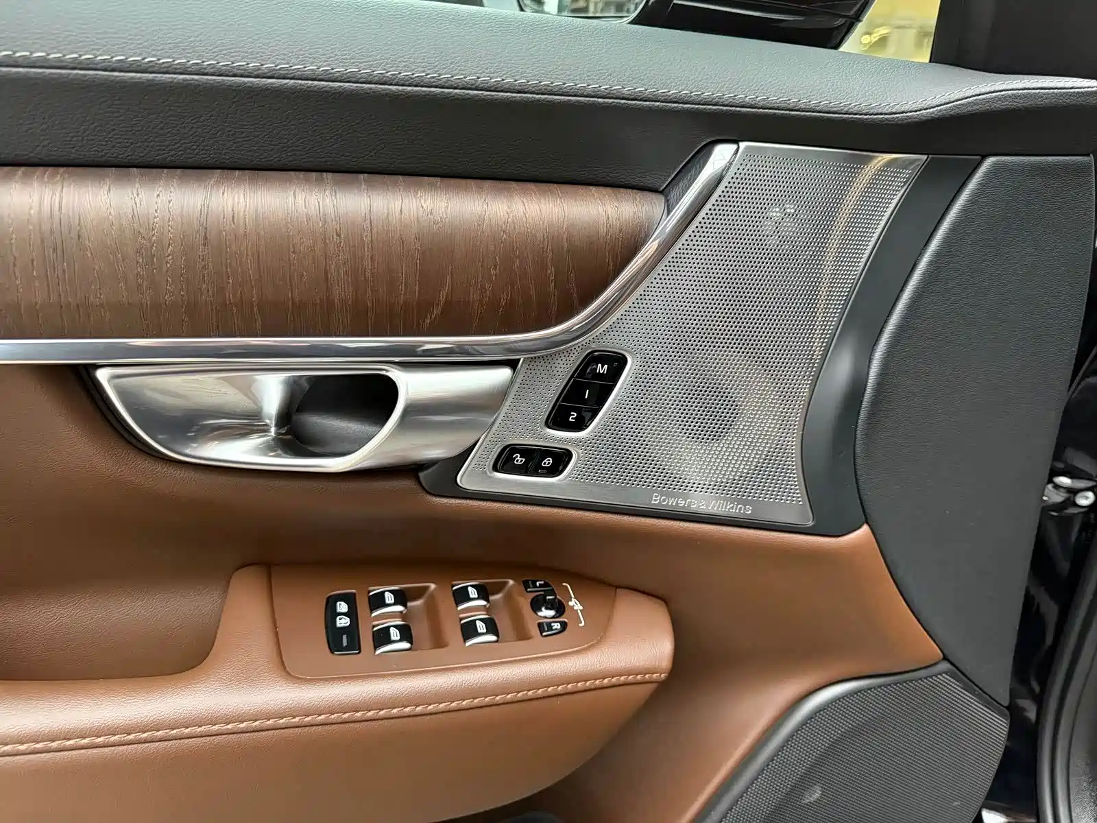صورة 10 - Volvo S90