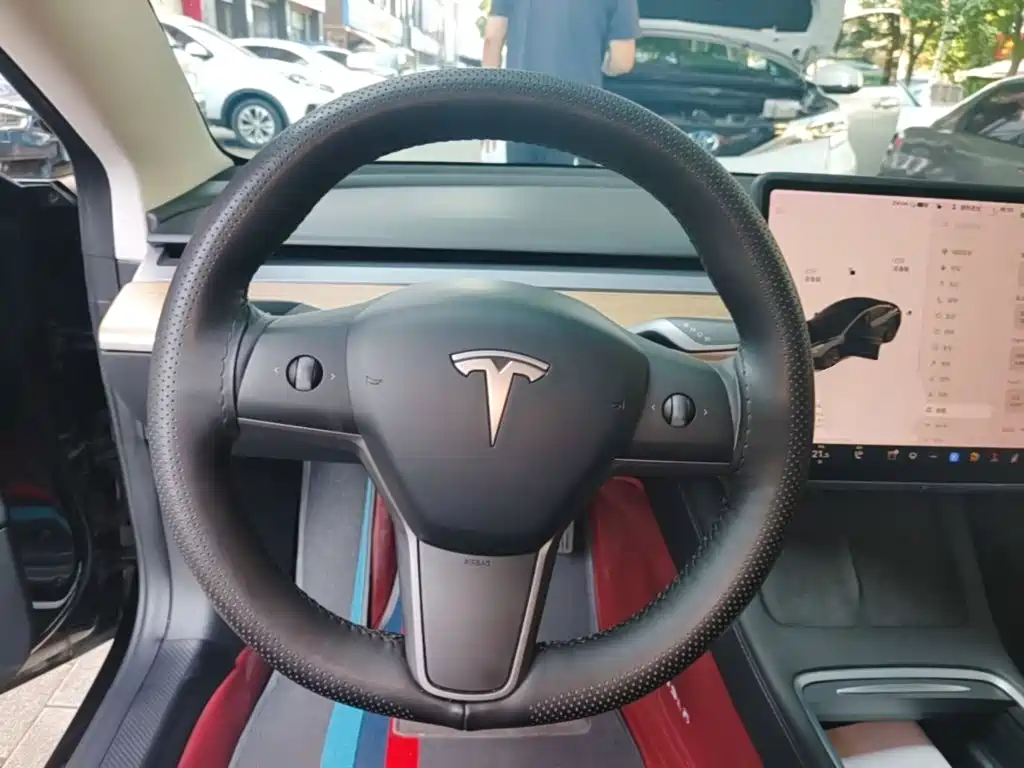 Фото 11 - Tesla Model 3