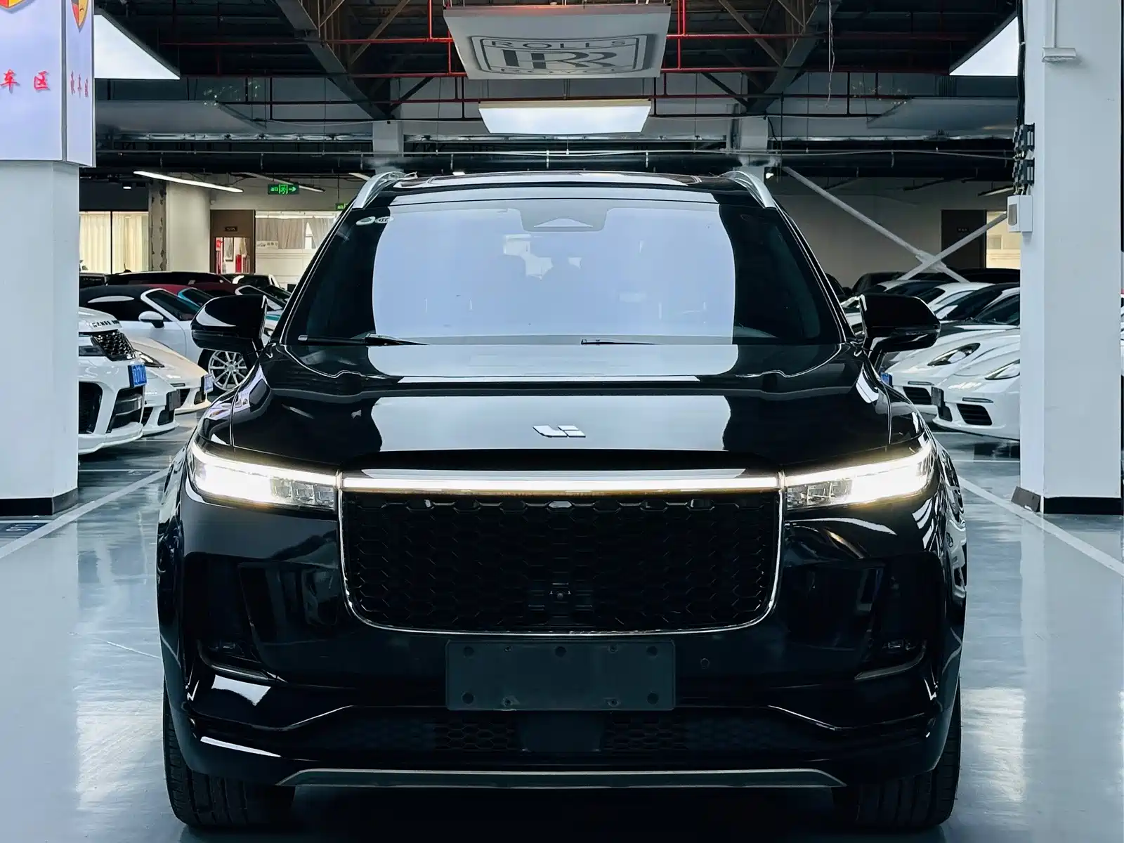 Фото 2 - Li Auto Li ONE