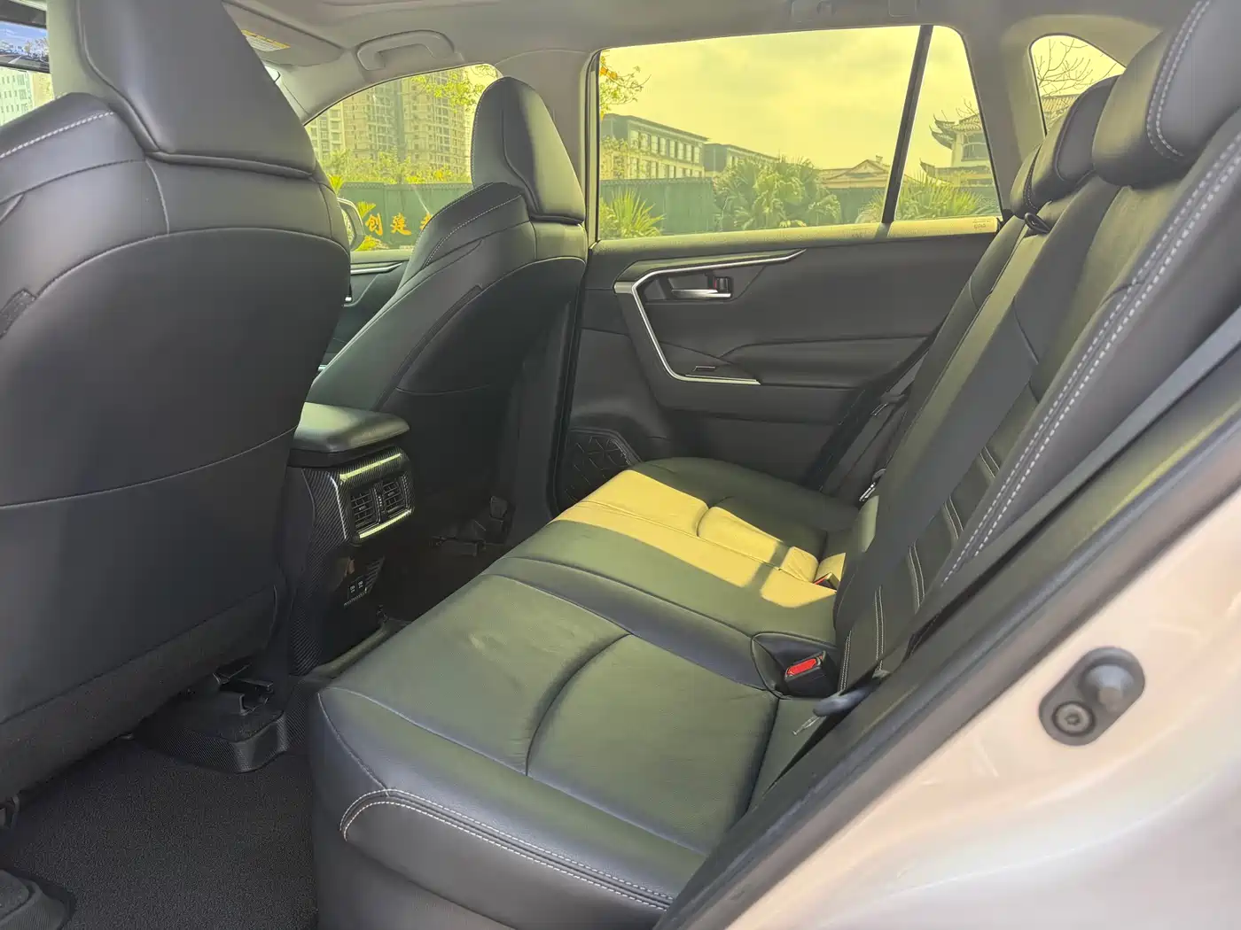 Toyota Wildlander 2020 Hybrid 2.5L E-CVT AWD Luxury Edition фото 9