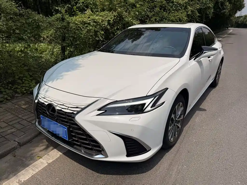 Lexus ES 2026 2025 200 Ultimate Edition