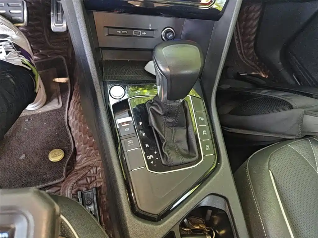 Volkswagen Tiguan L 2023 330TSI Auto 2WD R-Line Premium Edition фото 14
