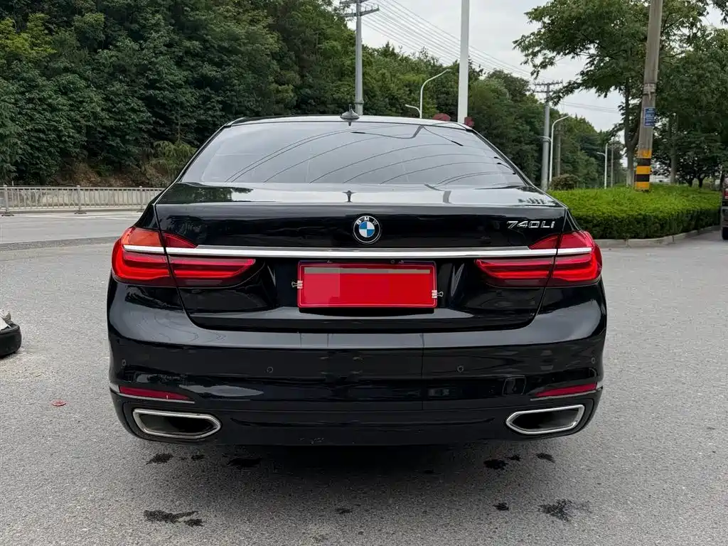 BMW 7 Series 2016 740Li Leading Edition фото 6