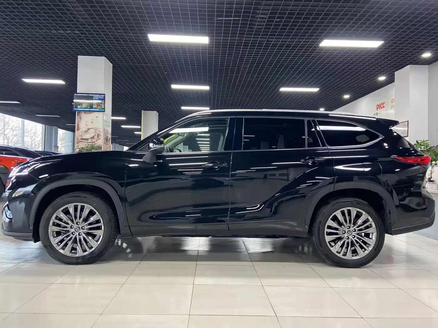 TOYOTA HIGHLANDER