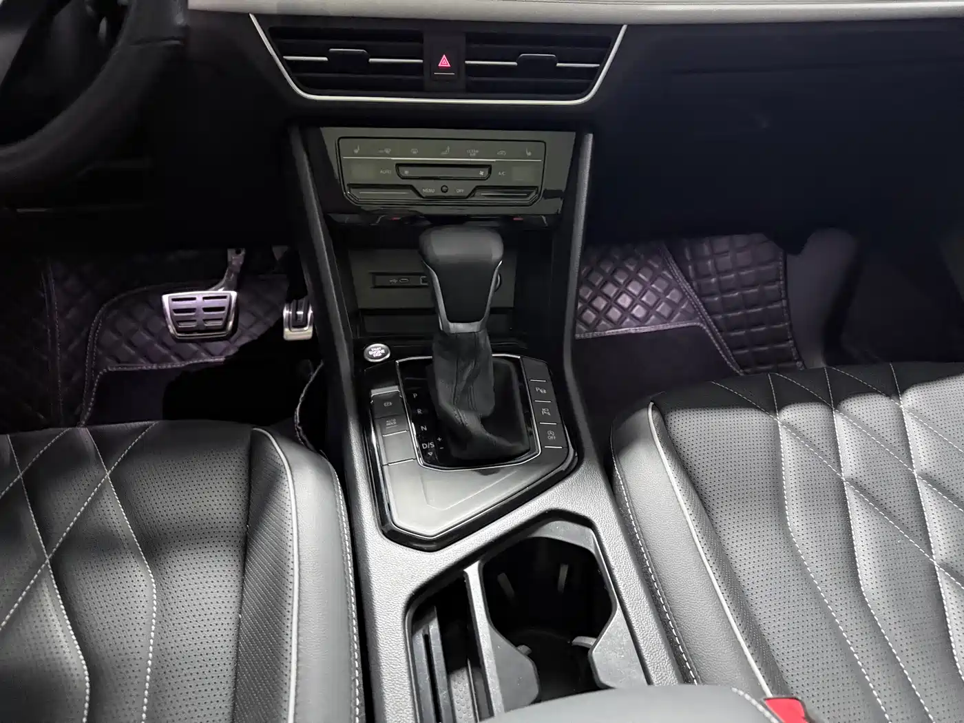 Volkswagen Tiguan L 2022 330TSI Auto 2WD R-Line Premium Edition фото 16