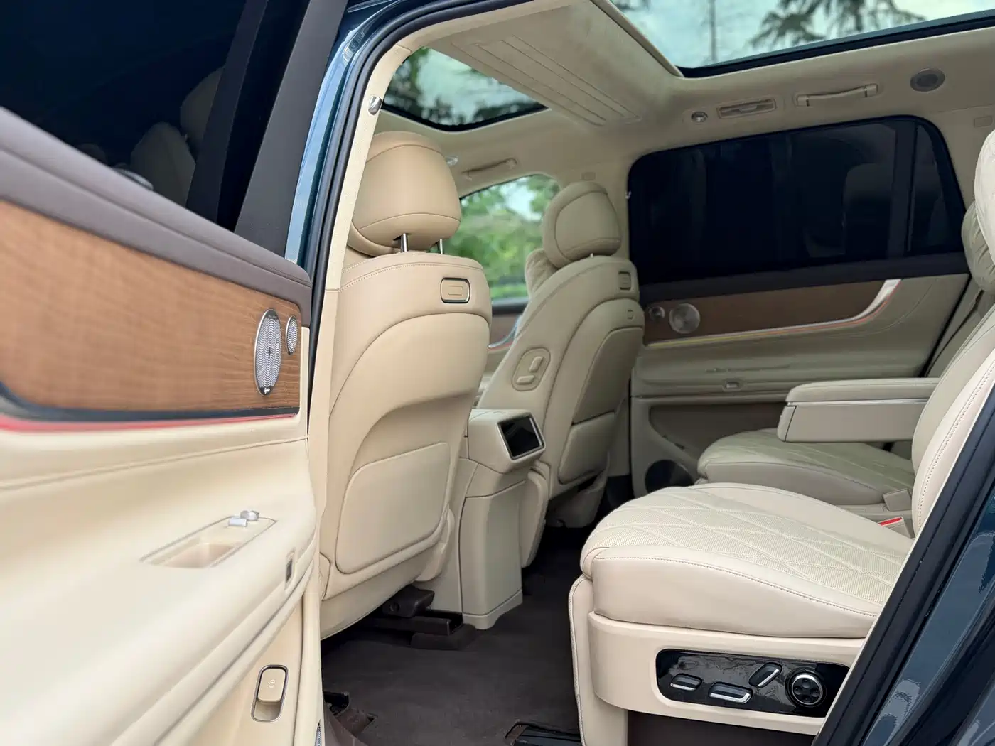 AITO Wenjie AITO M9 2025 Extended Range Ultra 52kWh 6-Seater фото 6