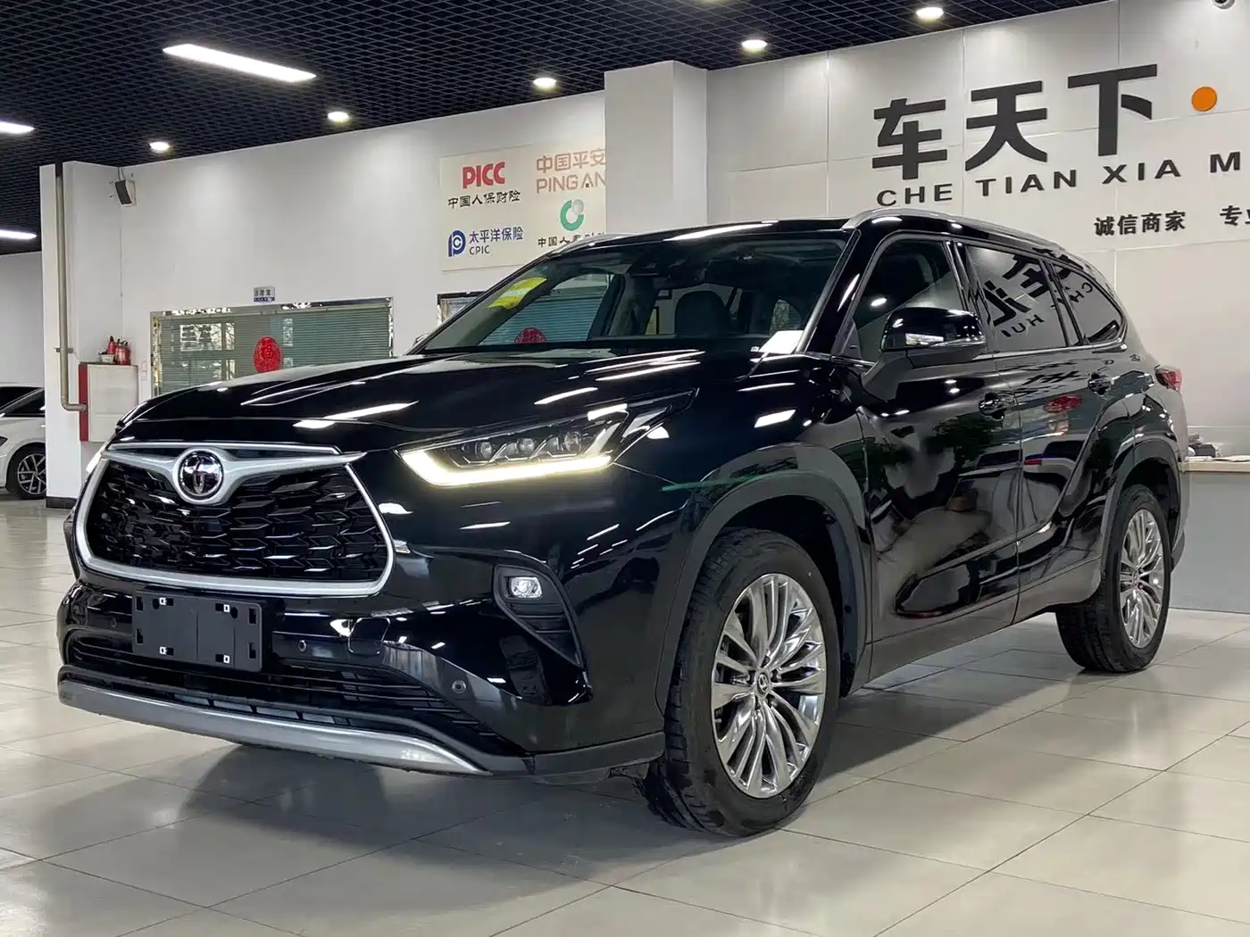 TOYOTA HIGHLANDER