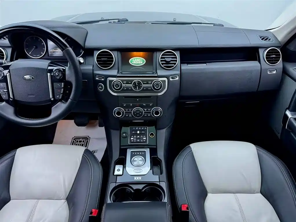 Land Rover Discovery 2014 3.0 SC V6 XXV Edition фото 14