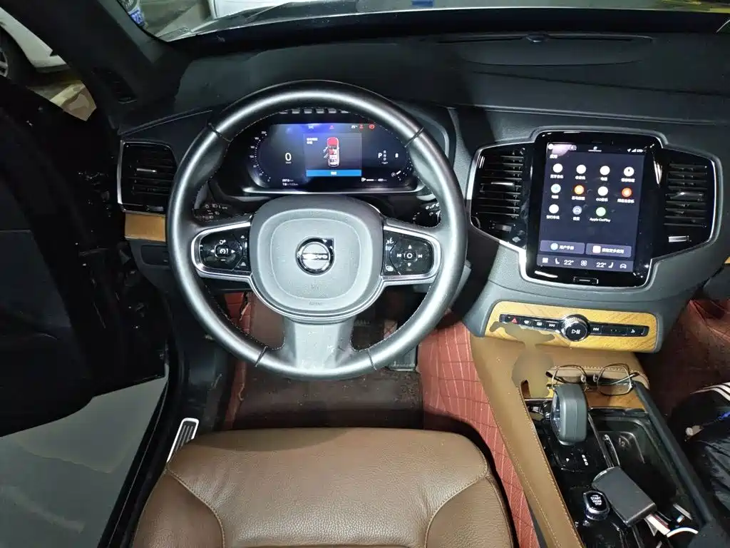 Фото 13 - Volvo XC90