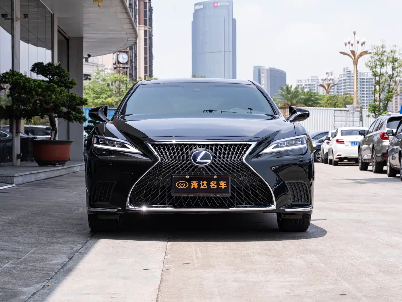 Lexus LS 2021 500h Excellence Edition фото 2