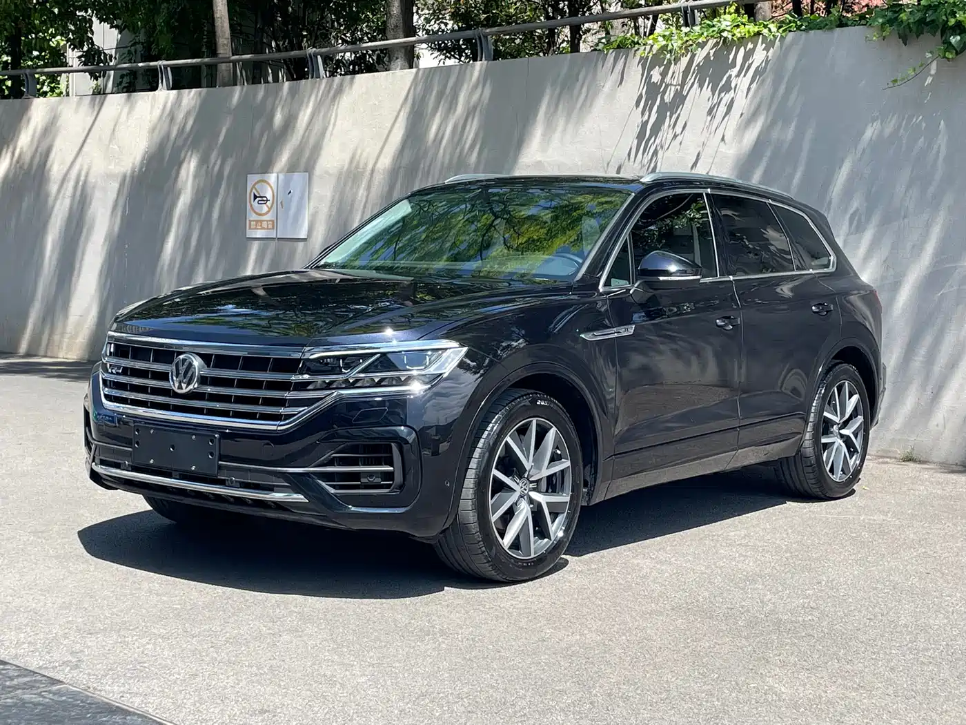 VOLKSWAGEN TOUAREG