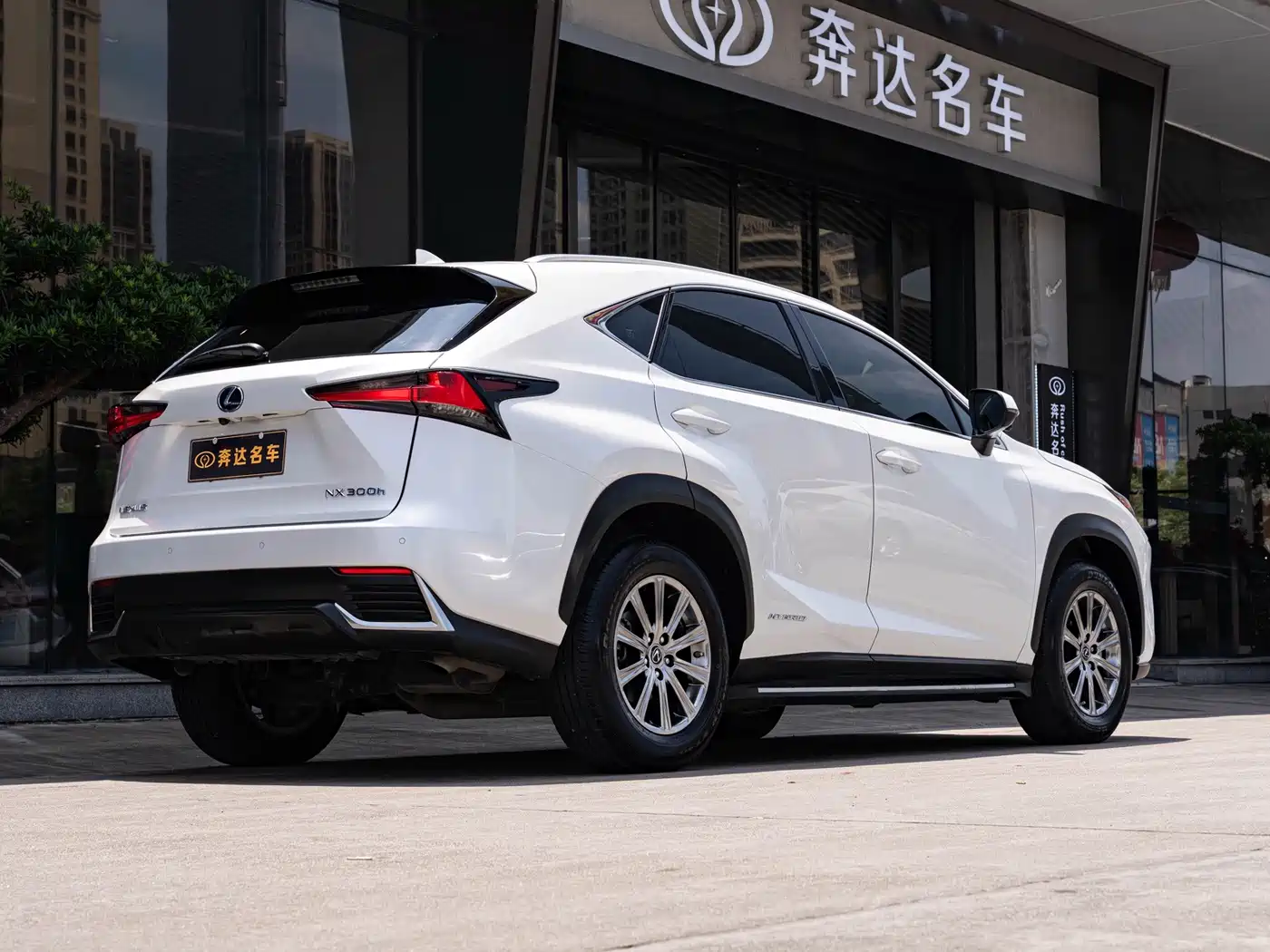 Фото 3 - Lexus NX