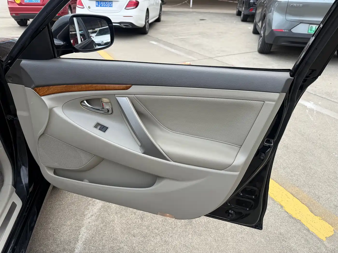 Toyota Camry 2013 200G Classic Luxury Edition фото 19