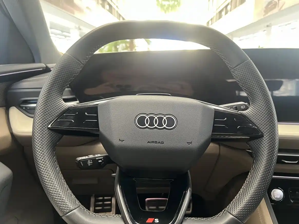 Photo 10 - Audi Q5L