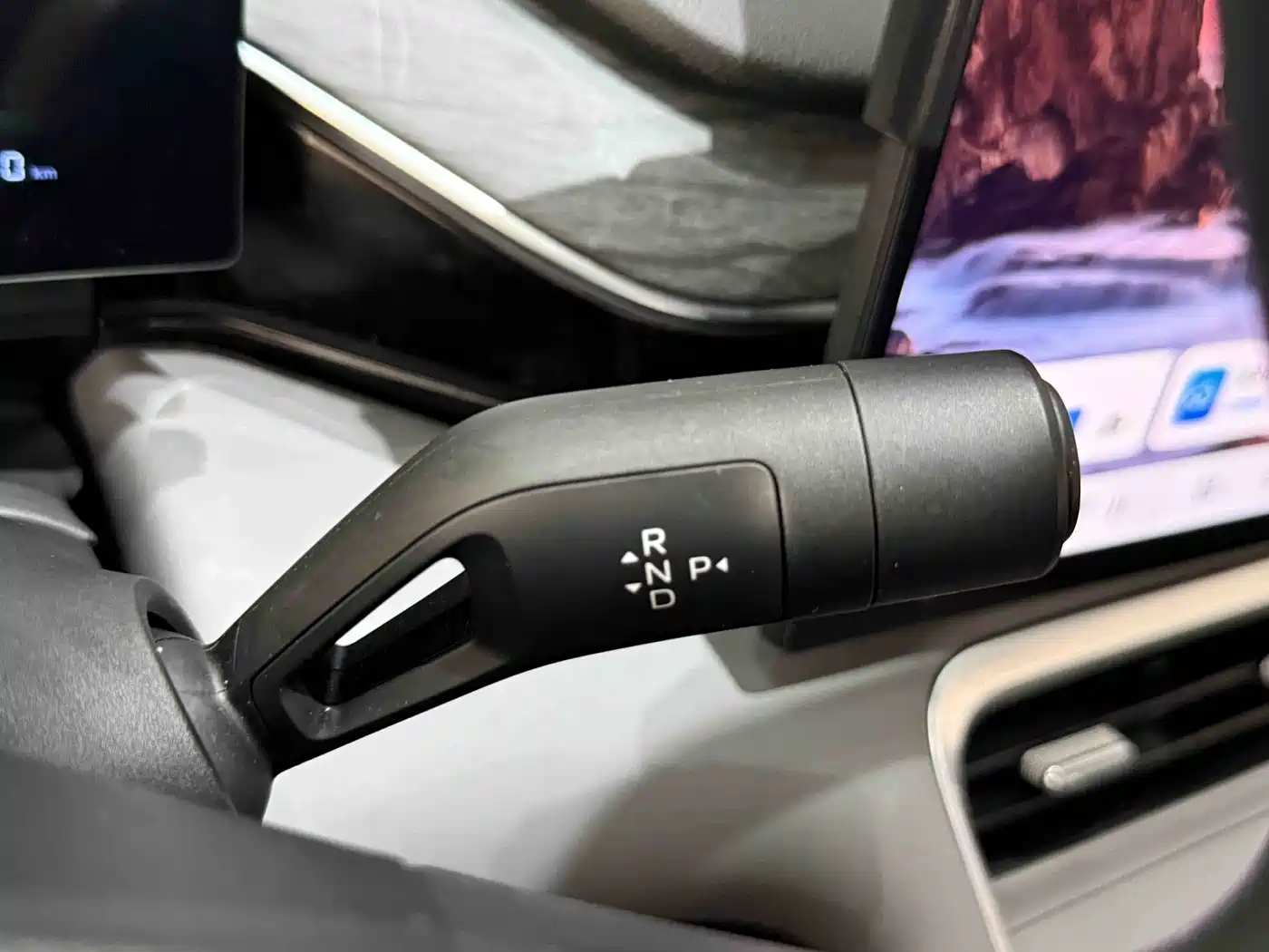 Geely Galaxy Galaxy L6 2025 EM-i 60km Voyage Edition фото 10