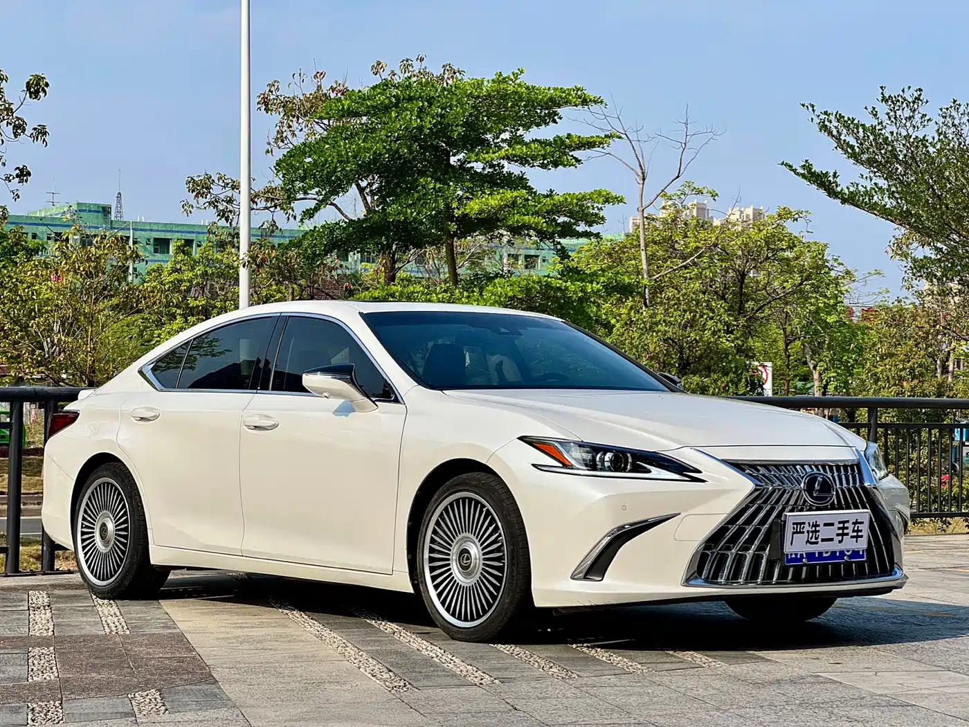 Lexus ES 2020 Model 300h Excellence Edition China V фото 3