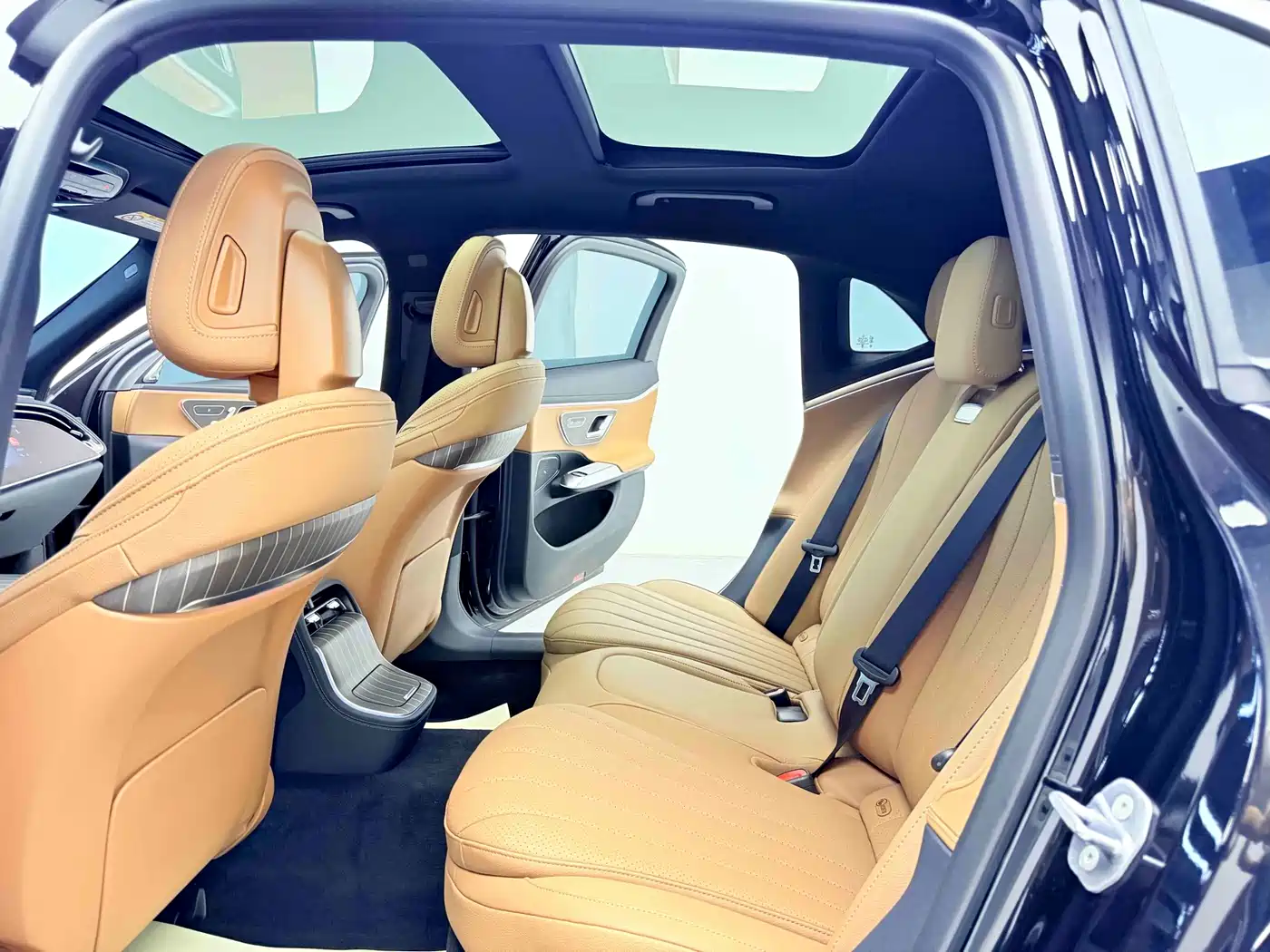Mercedes-Benz E-Class New Energy 2024 E 350 e L Plug-in Hybrid Sedan фото 9