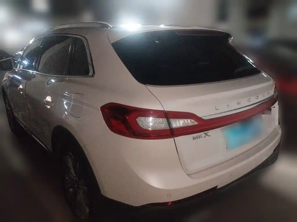 Photo 25 - Lincoln MKX