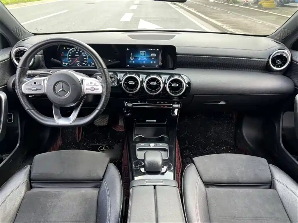 Mercedes-Benz A-Class 2019 A 180 L Sport Sedan фото 14