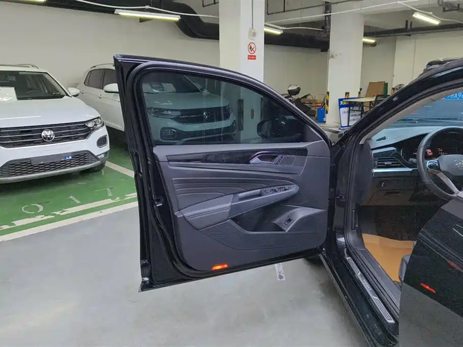 Volkswagen Passat 2023 Facelift 330TSI Starlight Elite Edition фото 7