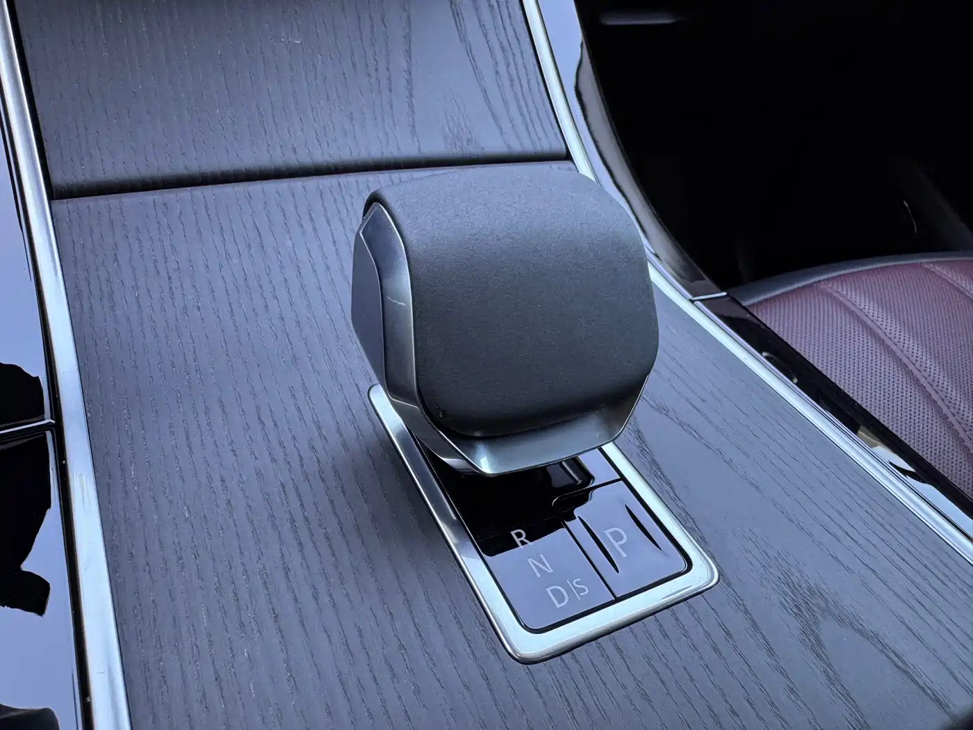 Land Rover Range Rover Evoque 2024 Range Rover Evoque L 249PS Light Master Edition фото 10