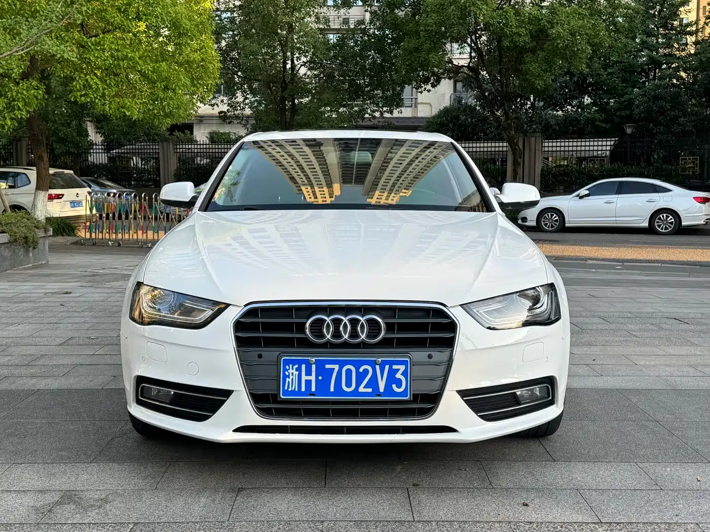 Audi A4L 2013 35 TFSI Automatic Standard фото 3