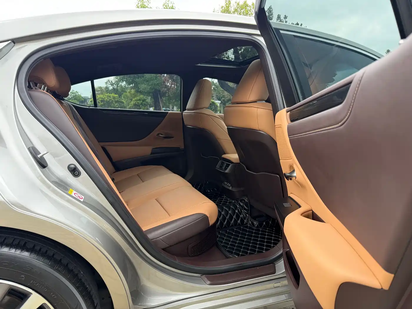 Lexus ES 2018 300h Excellence Edition China V фото 8