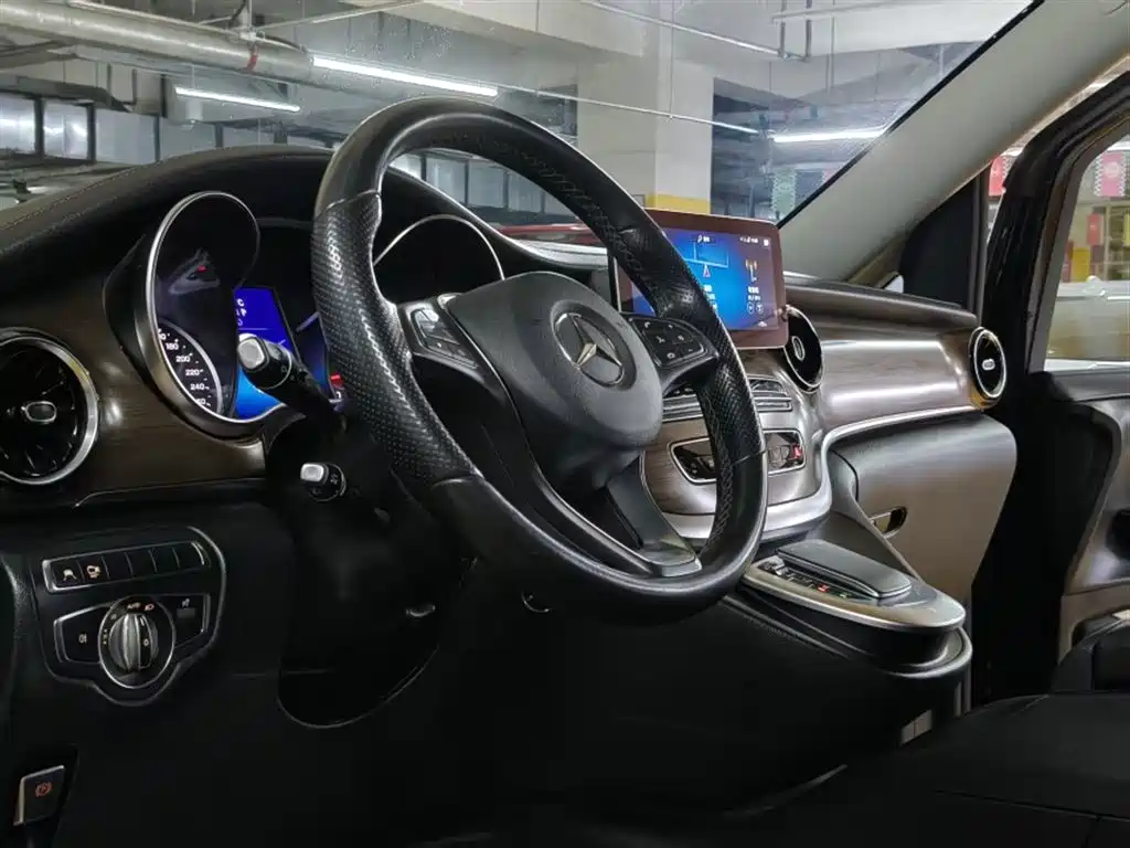 Mercedes-Benz V-Class 2020 Model V 260 L Long Wheelbase Luxury фото 6