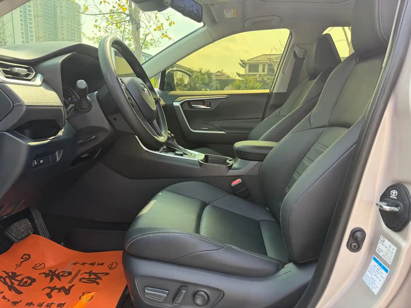 Toyota Wildlander 2020 Hybrid 2.5L E-CVT AWD Luxury Edition фото 7