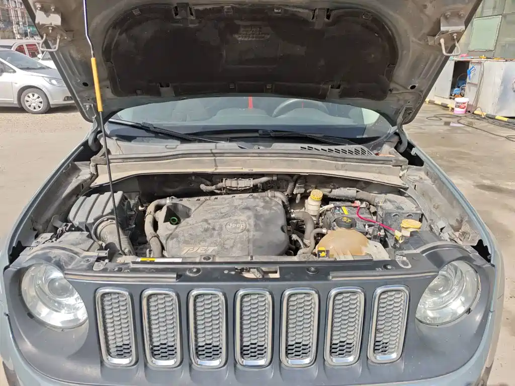 Photo 16 - Jeep Renegade